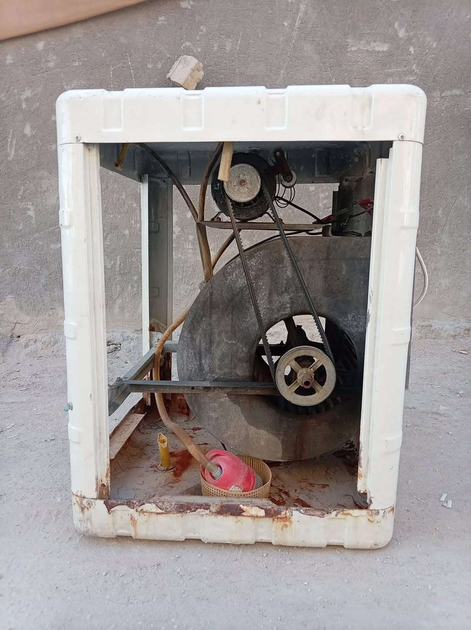 مبرده للبيع الماطور ضعيف فقط السعر 35 و بيها مجال قليل المكان كربلاء حي القادسيه الرقم للتواصل ***********
