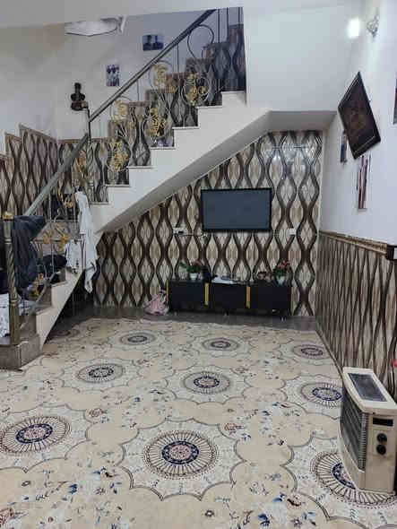 دار سكن للبيع حي الصديق على شارع المطار طابقنين المساحه 150 متر  اربع غرف نوم مع استقبل سبعه ونص متر مع مطبخ مع حمامين دراجه اولى كامل مكمل مع حد يقتين داخليه وخارجيه كلهن مزروعات نخل وحمضيات وثيل الخارجيه مسيجه بس ار سي الاستفسار اكثر على صاحب الدار *********** يوجد وتساب 
‏‪***********‬‏ يوجد وتساب
