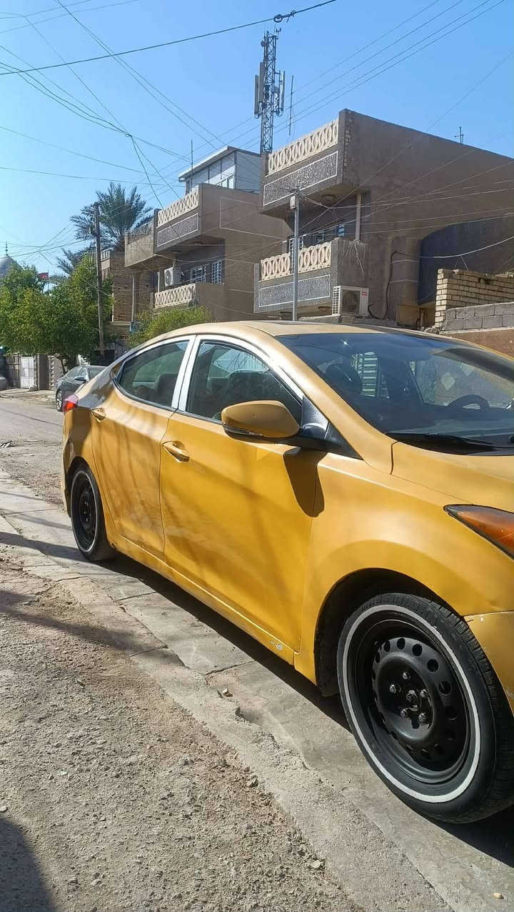 النترا مضلع ٢٠١٢ وارد امريكي فوول عدا البصمة. حادث جاملغ خلفي وباب خلفي جهة اليمين راجع نفسه.والحادث الاخر صفحة السايق باب السايق والخلفي وشوية جاملغ خلفي.بعدهن ممصلحات .محرك ١٨٠٠خير من الله لا صرف ولا تبخير ناعمة..منظومة غاز بيهة .صدر امامي خلفي تعبانات. تبريد ثلج كمبريسر +راديتر +فريز كله جديد. سياره مال جناي. فتحة +شاشة ايباد+كشنات جلد تدفئة+كامرةةة....رقم بغداد بأسمي تحويل ثاني يوم. 
سعر ٩٠ وبيهة حك الجية..
الشعب ***********
