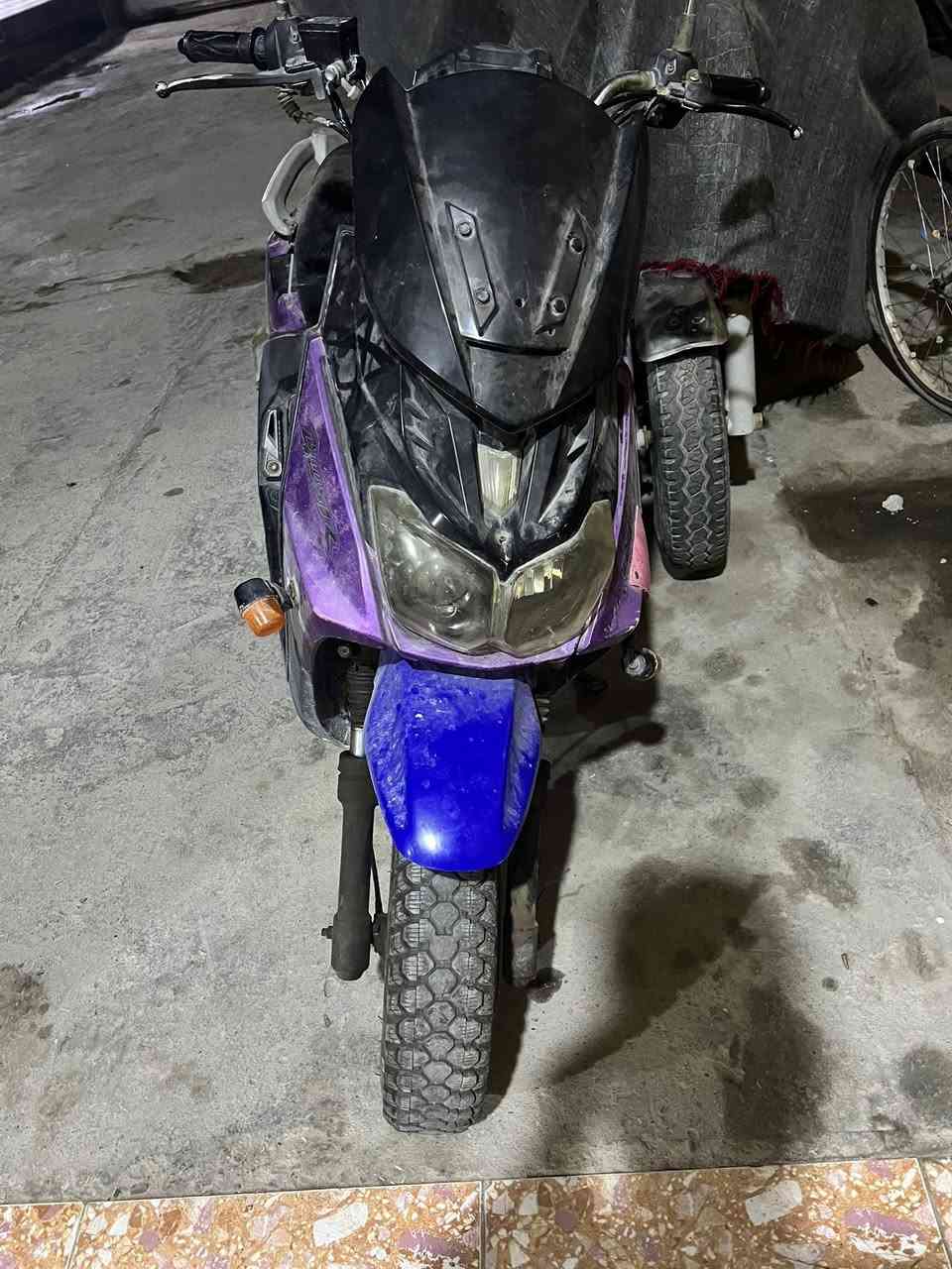 للبيع دراجه صيني ماناقصها شي المكان القرنه ناحية الثغر السعر250 وبيها مجال(***********)
