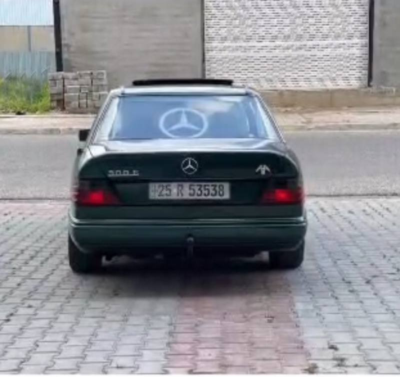 مارسدس دب موديل 1990 abs  رقم كركوك مشروع وطني سنويه هزه لحد 2028 بسمي كير محرك بطه 2500 ديلگو تبريد ثلج سلايت طكتين سنتر لوك صبغ للجماليه بدون ضرر وبدون خياس قواعد دبلات سليمه سياره جاهزه 
السعر 65 
*********** 
المكان بغداد
