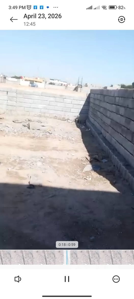 قطعه ارض مسيجه ومحدوله ٦٠٠ متر  وهاي الدخله من ضمن القطعه يعني شلون كراج معزول تصير كلش حلوه ومرتبه 
البصرة _ الزبير _ المكصب مقابيل سنتر الزاير 
السعر ١٥ مليون وبيها مجال، بيع مستعجل  
*********** البصرة, العراق
