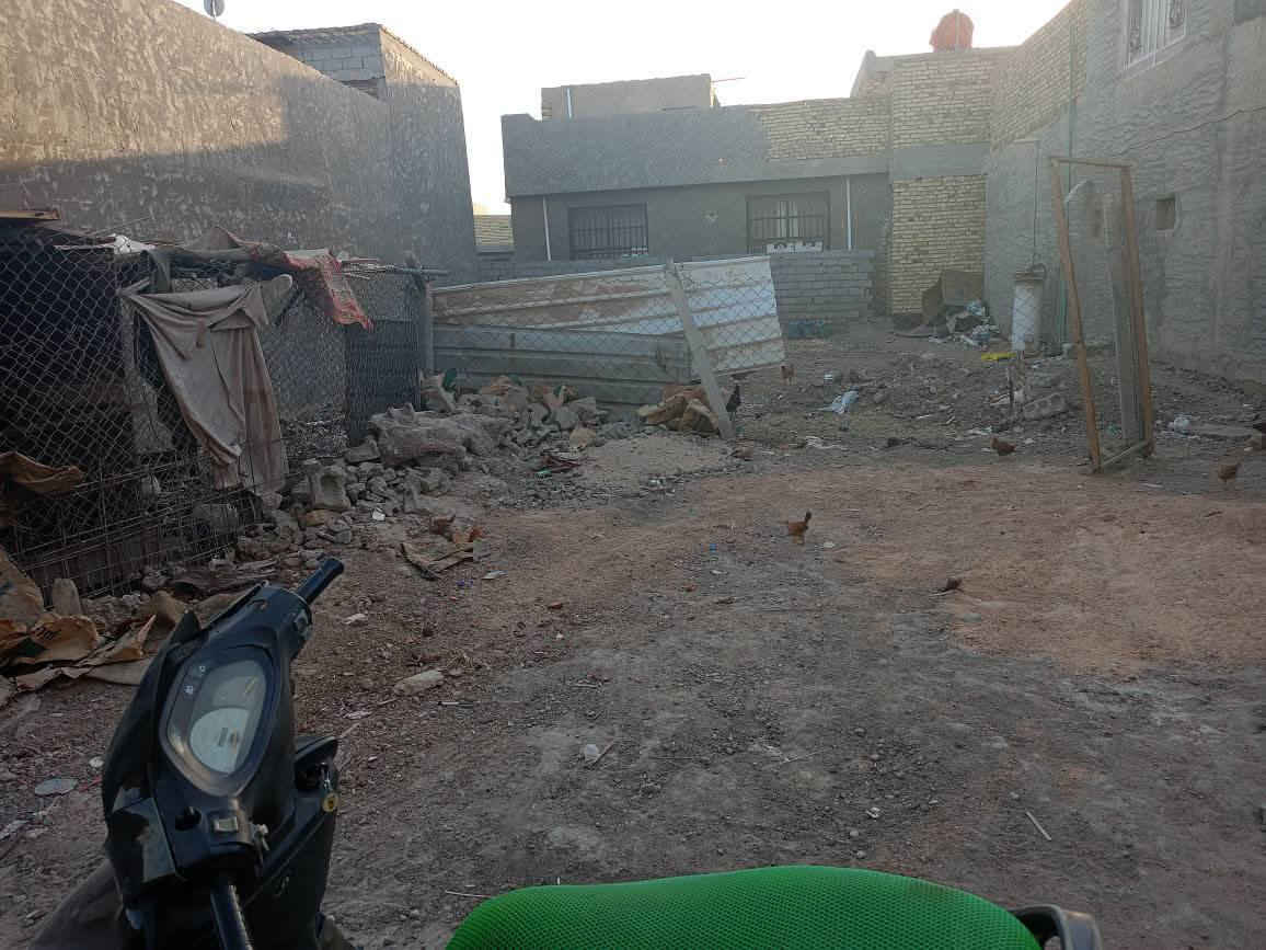 قطعه للبيع حي الجزائر مقابيل مستشفي مرجان بعد سجه مساحه 200متر طابو زراعي سند 25  واجهة 10نزل 20 خدمات كامل شارع تبليط ررقم بي واتساب ***********
