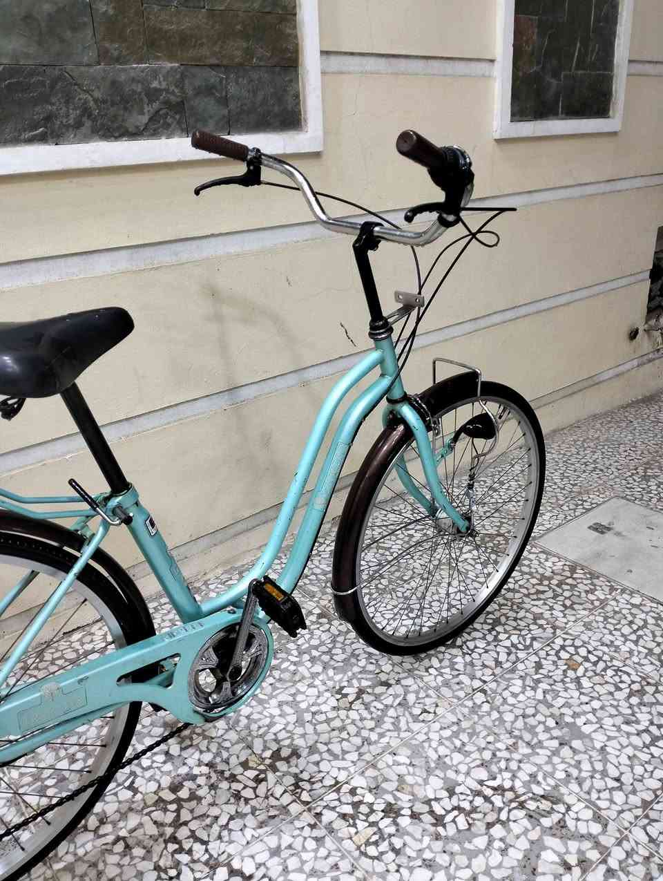 السلام عليكم بايسكل بطه حجم 26 موديل 2016 ياباني حاويه گير وعگرب وحساس داينمو شغال السعر 90 وبي مجال بغداد المشتل رقم الهاتف ***********
