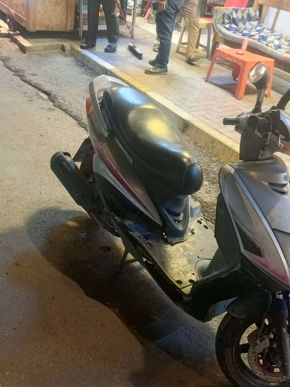 سلام عليكم هاي دراجه سكنس نثيه للبيع الدراجه كامله يراد بس تجفيت متشتغل يعني ابيع كوم حديد مكاني بغداد زيونه وهاذه رقمي بي واتساب ***********
