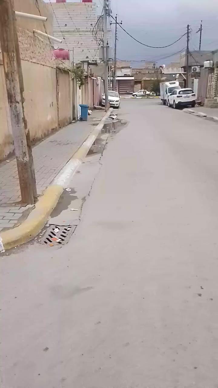 السلام عليكم دار طابقين 100م كربلاء حي العسكري خلف التجاري الشارع العام قطاع 15 يحتوي الطابق الأول غرفة نوم صاله استقبال مطبخ وصحيات مسلح الارضيه اكرانيت ولطابق الثاني 2نوم مطبخ صحيات  سعر 95 مجال بسيط ***********
