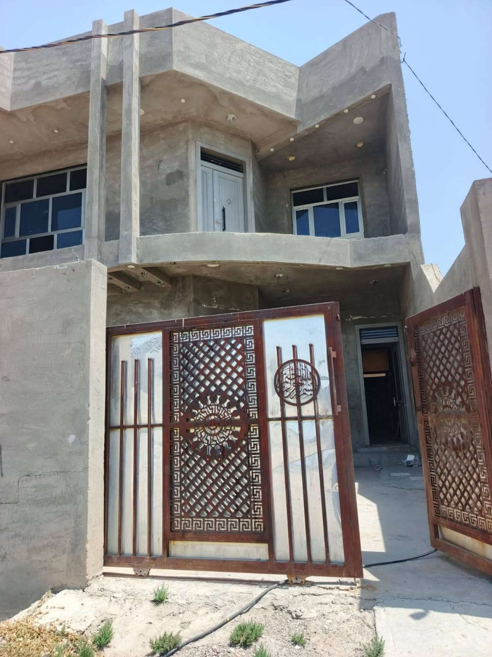 سلام عليكم ورحمة الله وبركاته
دار سكني للبيع الموقع  ديالى بعقوبه باب درب شرقي بعقوبه ملك صرف
المساحه ٢٥٠متر قريب  عل شارع العام السعر خاص
***********
