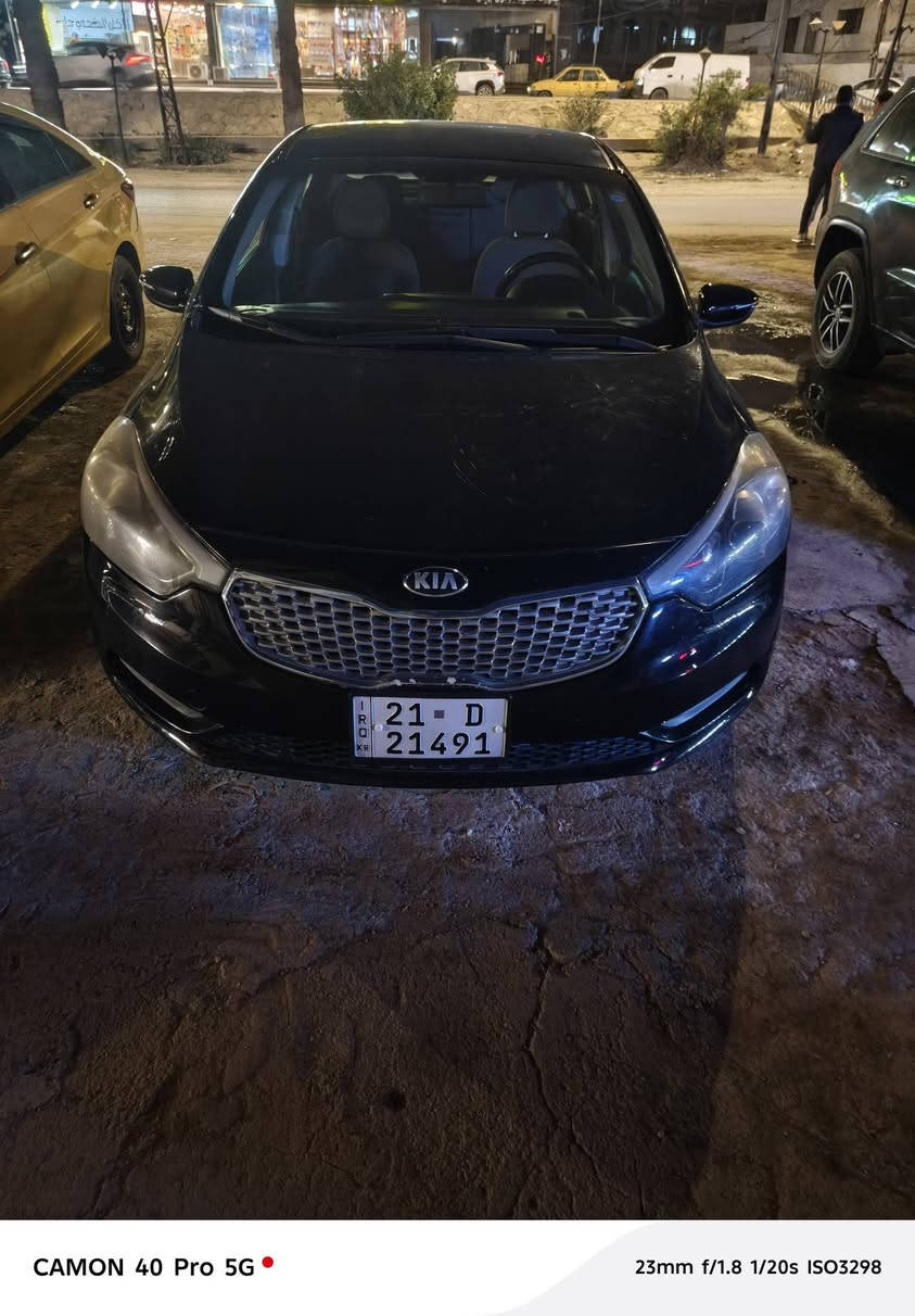 السلام عليكم فورتي وارد أمريكي موديل 2015 3قطع صبغ سياره جديده صدر كير مكينه مكفولة تخم تاير جديد هزه جديده السعر 105 أو مراوس حسب القناعه 
للاستفسار ***********
