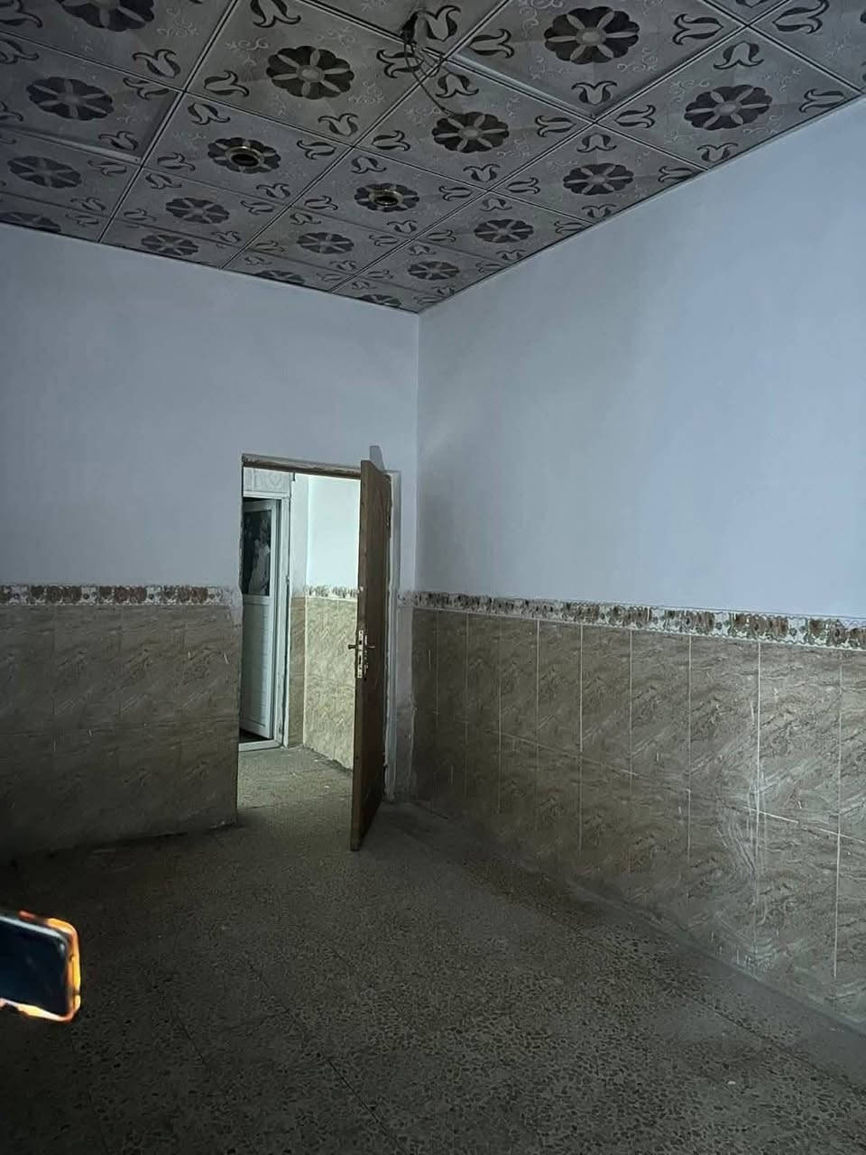 بيت للبيع 50 متر طابو صرف

حي ميسان ، قطاع 76 الشريط .. شارع 10 (( على ساحة ))

يحتوي طابق ونص : بناء صب كونكريت مسلح

الاول / استقبال صالة مطبخ صحيات مكشوفة
الثاني / غرفة

#السعر 75 مع المجال
مكتب القلعة للعقارات : هاتف ***********
