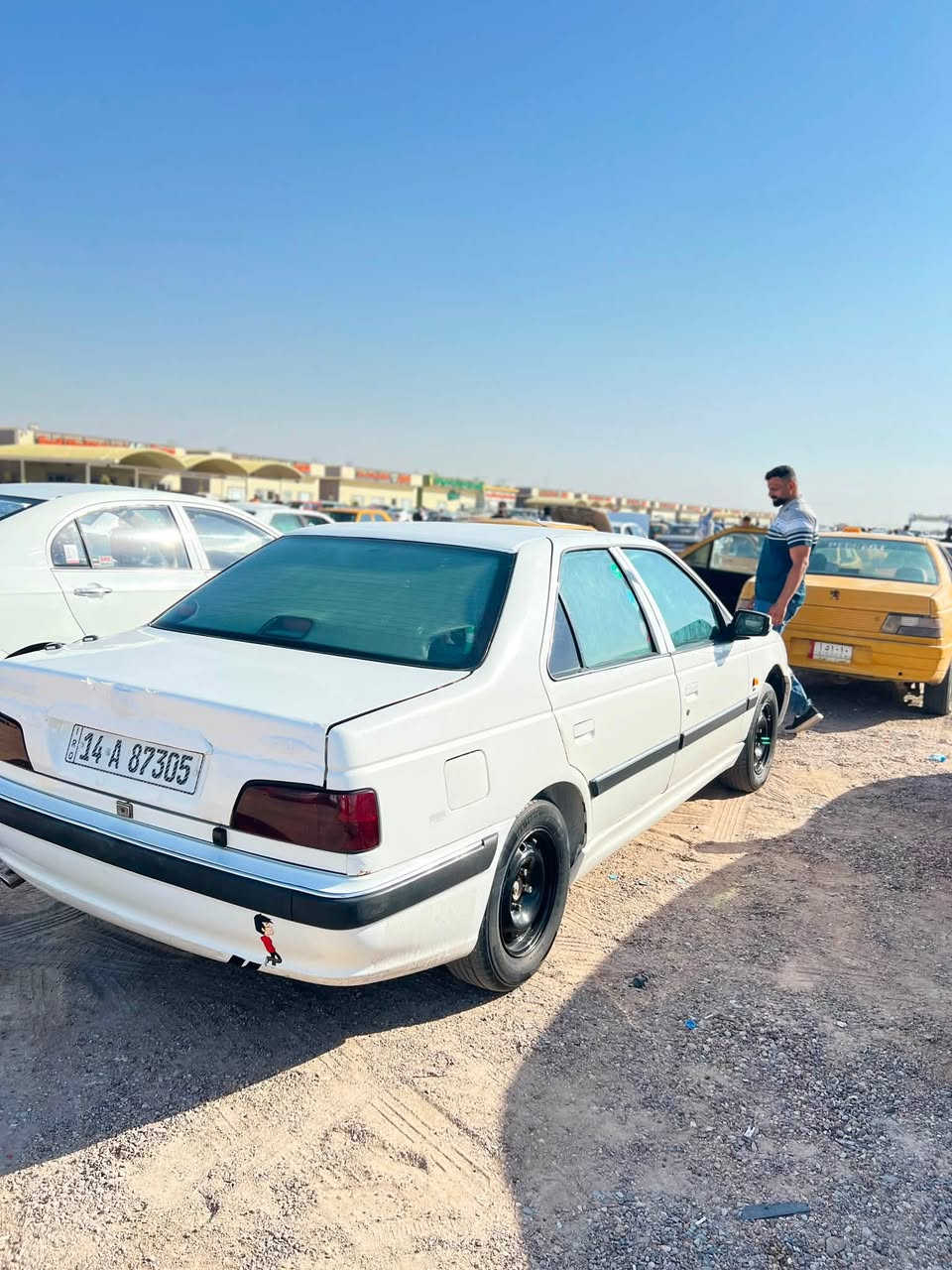 سلام عليكم بيجو بارس موديل 15 كفالة تبديل ضربة سيارة جاهزه كلشي شغال محرك وكير وتبريد فول مانقصها شي تخم تاير حداديه مو شراي لاتدخل سيارة بأسمي تحويل ثاني يوم مكاني البصره ابي خصيب كوت ثويني السعر 48 وبيها مجال قليل ***********
