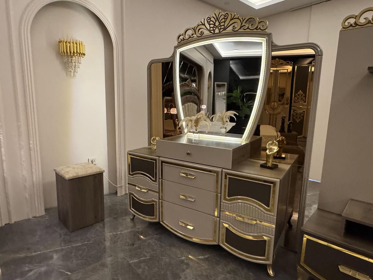 🔥 موديل روبينهو المودرن 🔥

✨ تصميم عصري أنيق يضيف لمسة فخامة لغرفتكم ✨

🛏️ يتكون من 11 قطعة
📏 قياس 360 سم (كنتور)

🔹 ظهر بلوك متين
🔹 براغي وچوي حديد قوي
🔹 سرير مخزن (جك) عملي وواسع
🔹 صبغ حراري عالي الجودة

💎 شغل درجة أولى بتفاصيل دقيقة وجودة تدوم

🚚 يوجد توصيل داخل بغداد ولجميع المحافظات

📩 للحجز والاستفسار:
📱 *********** (واتساب متوفر)

⸻
