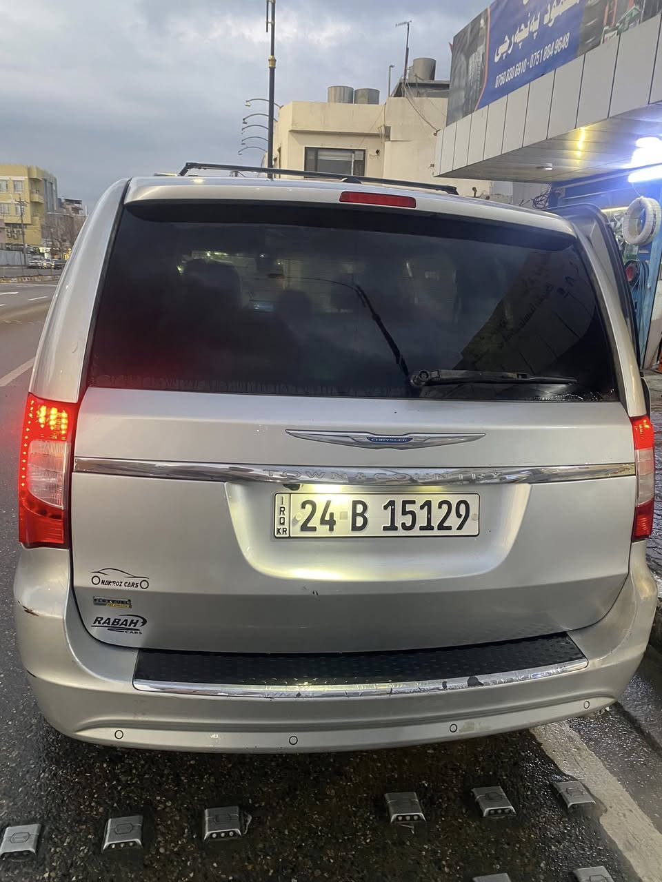 السلام عليكم
كرايسلر تاون اند كانتري
2012
اللون سلفر
ماشيه خير من الله 800 الف كيلو محرك مبدل جديد قبل شهرين
عليها غرامات 830 الف ينزل من سعرها
فول مواصفات
شاشه احنه شاديها
كامرا
حساسات خلفيه
فرس بالسقف
فرس ارضي
كشنات بلع + كشنات منفصل سياحي
ابواب كهرباء
صندوق كهرباء
نظام ايكو
مكان السياره دهوك زاخو 
السياره بأسمي

‏‭0773 867 4144‬
السعر 135 ورقه وبيها مجال للطيبين
