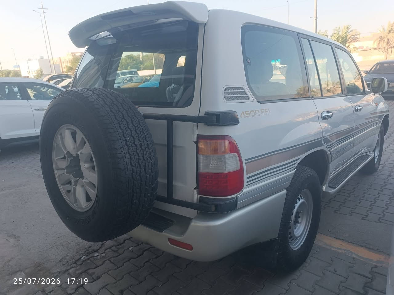 السلام عليكم مونيكا بيع او مراوس موديل 2000 سياره جاهزه تبريد فورويل شغال بدون حادث بيها صبغ قليل كير عادي سنويه هزه جديده قبل كم يوم هزيتها باسم شركه تحويل وكاله مو مشكله عنوان السياره نجف الاشرف سعر السياره 120  ***********
