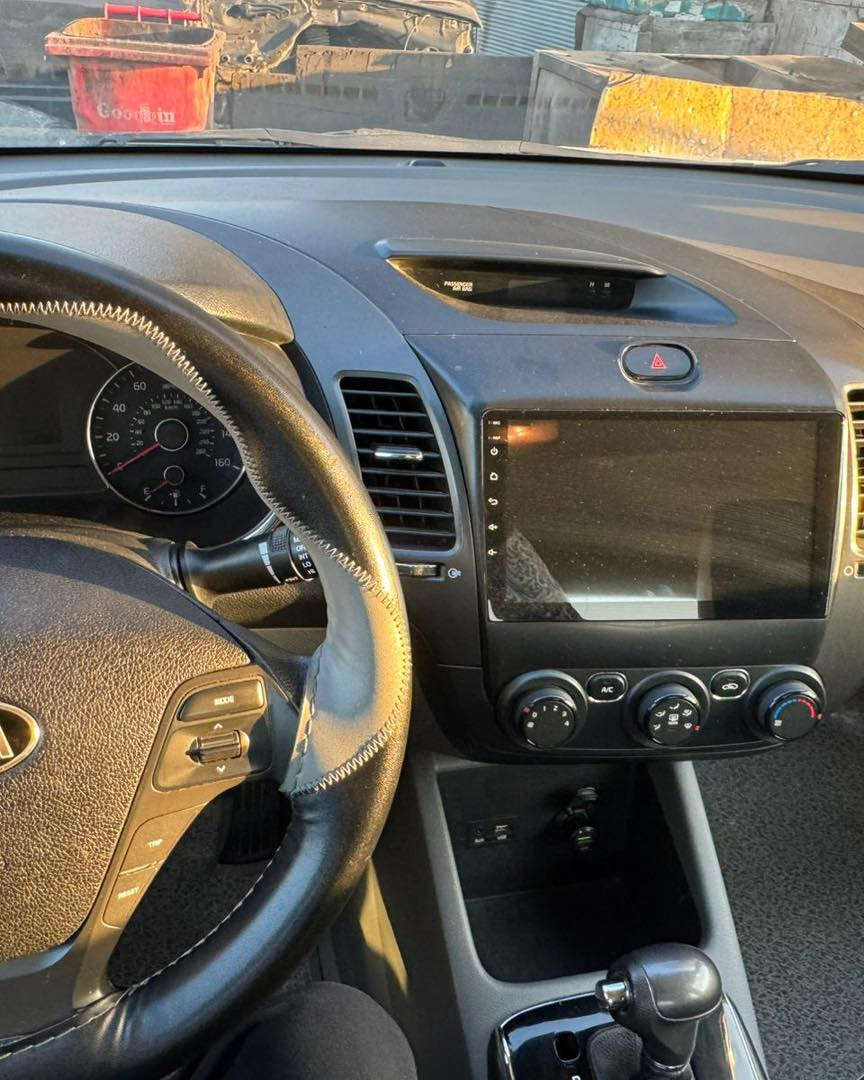 ارخص كيا فورتي بالسوك الي على باب الله ياخذة بلاش 🌹🌹🌹
   ✅ لمعرفة السعر علق ب …✅ تم 🤲

كيا فورتي …❤️❤️
موديل 2017 
ماشيه 92 
مواصفات عاديه 
الحادث مثل ما موضح بالصور 
☎️☎️☎️☎️
 ***********
