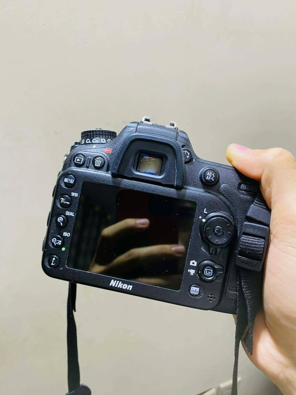 كاميرا نيكون 7100  
عدسة 105-18 

نظيفة إلى درجة بدون مبالغة  📸
الملحقات ..
جلدة العدسة 
جنطة العدسة
ناقل صور
كراب العدسة

*********** للاستفسار
أو الدخول خاص

من الاخير السعر جداً مناسب
الشراي فقط يتواصل ...
