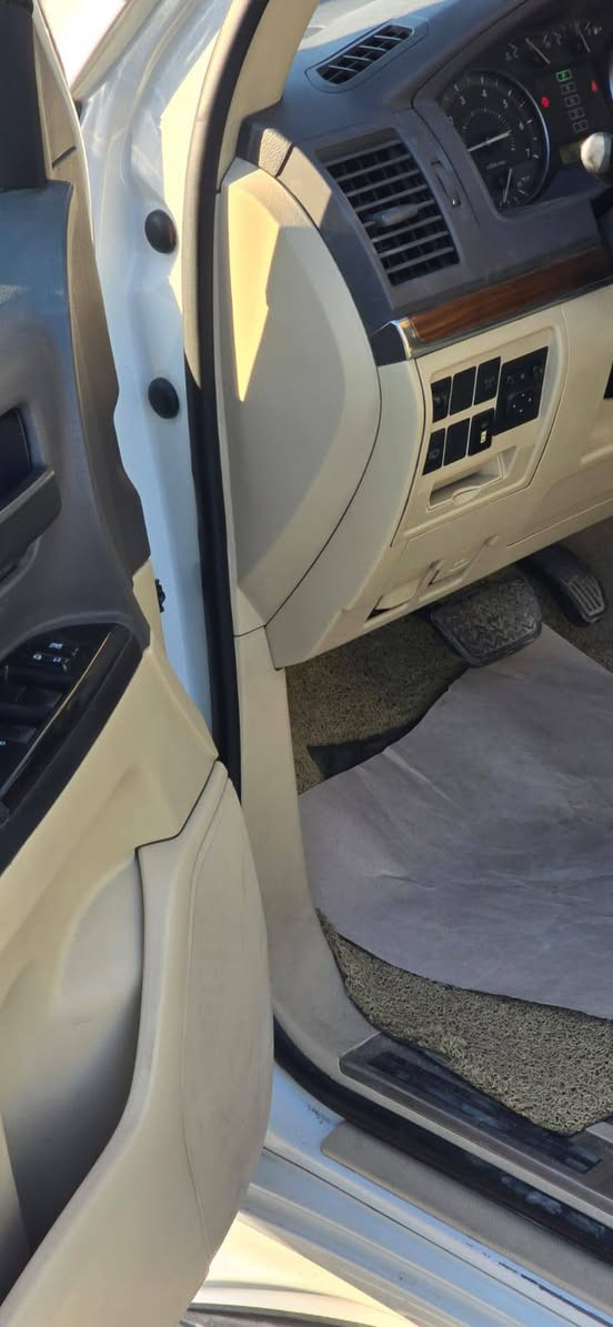 لاندكروز 2017 فطيم اصل فول 1/1 
السياره جديده بمعنى الكلمة استخدام شخصي ☑️
-مكفوله كفاله عامه ماشيه ٧٦ ألف حقيقي 
-مري قلاب + شفط 
-فتحه سلايت 
-زراك لايت ، لايت زنون 
-4 كامرات 
-كشنات جلد اصلي كريمي 
-دبل كشن كهرباء , كشن السائق 3 دكم
-8 ايرباك 
-تشغيل عن بعد 
 مدوشمه جديد
-دبل ماوس 
-فول تحكم 
-7 راكب 
-3 قطع تبريد 
-محرك ٦ سلندر
-فورويل دفع رباعي 
-حساس اصلي ( أمامي ، خلفي ) 
-ويل 18 تخم تاير دلوب جديد وسبير منازل. 
-رقم بغداد بسمي تحويل مباشر
-عدتهه سبيرهه غراضهه كلهن مامستخدمات 
-السياره بشرط محرك كير صدر كلهه بعدهه عل وضع الشركه

💰السعر ٤٧٥$ وبيهه مجال للطيبين
مكان السيارة :-صلاح الدين الدجيل *********** وتساب *********** مراوس حسب القناعه
