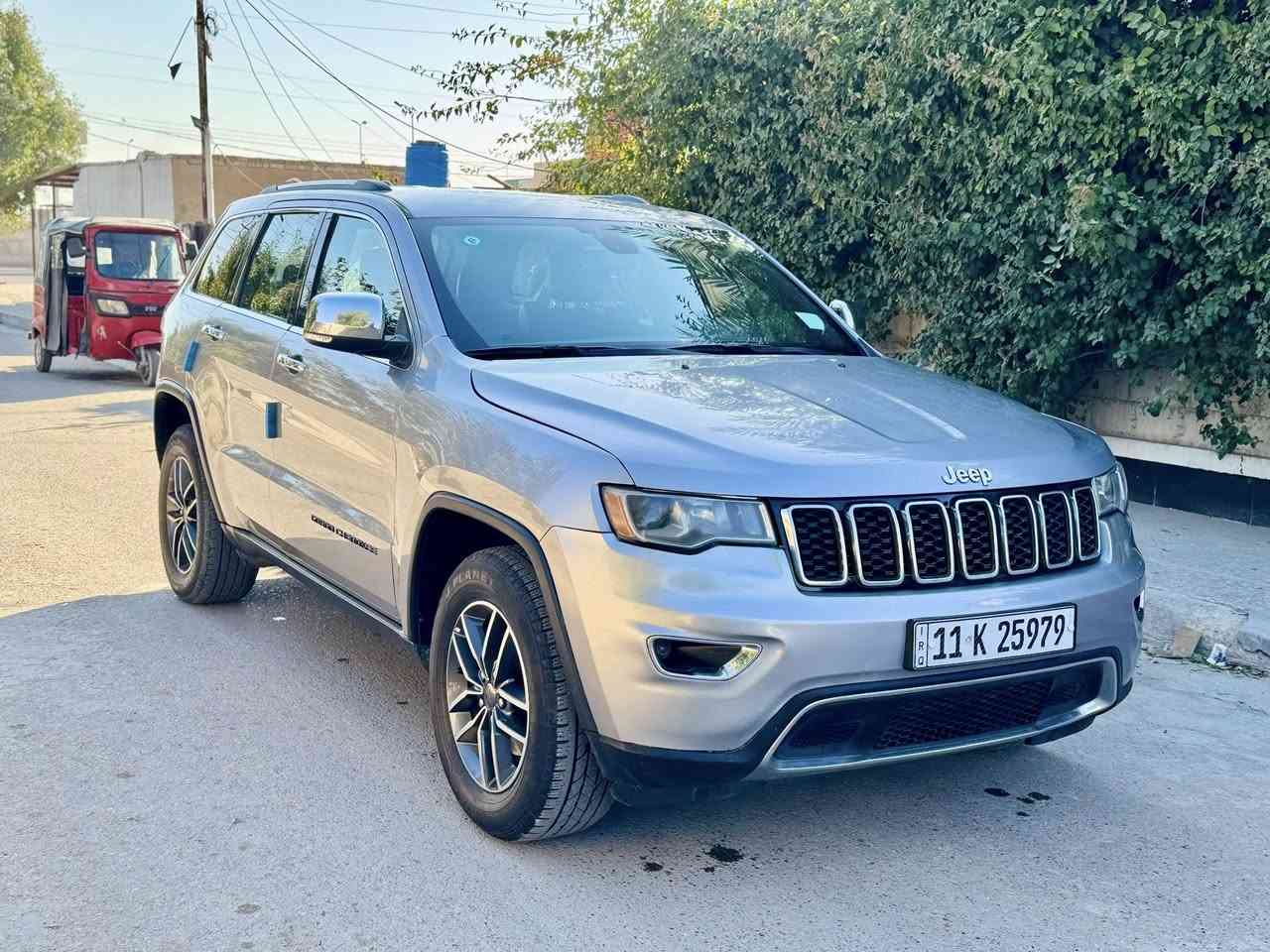 #_للبيع_او مراوس 🚘
————————  
جيب 2019 وارد امريكي  رقم بغداد بسمي
‏( Limited ) محرك ٦/٣٦٠٠ (4x4) 3 وضعيات
تبريد قطعتين كشنات جلد تدفئه تبريد كشنات حساسات امامي خلفي وجانبيه  رادارات  بصمه دخول. صندوق كهربائي شاشه كبيرة  خزن مقاعد وضعيات تشغيل عن بعد تعميم مرايه
________________________________
الضرر شطحي وبسيط وبدون ارباك صبغ قطعه وحدة وتبديل  باب وجاملغ قطع اصليه نفس اللون وصور الحادث موجودة والسونار هم موجود 
—————————————————————
#_السعر /195  ورقة💰و بي مجال
مكان السيارة : بغداد الكرخ 
#_للاستفسار / ☎️ ‭***********
