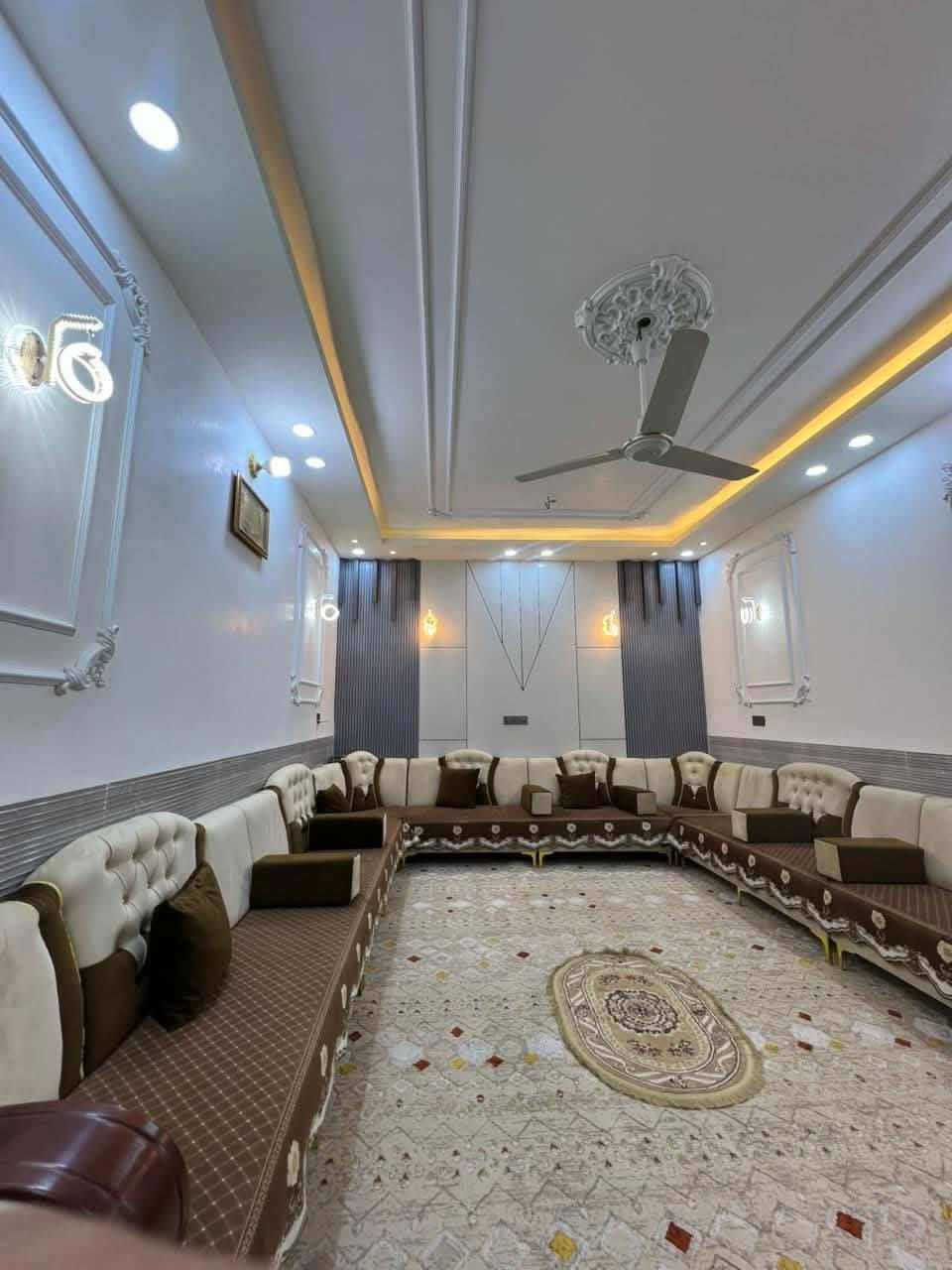 بيت 200متر بلاش بلاش مكان كلش مرتب وتبليط لباب البيت مقابل قريت الغدير 
عمود 282قريب علسوك ***********وشراي يدلل النجف, العراق
