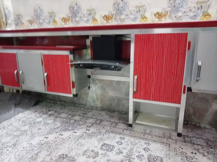 السلام عليكم كاونتر للبيع  قايس 3متر تكمه مال عمر عوزه بس هاي طبقه السطحيه و هذا المربع مال طباخ   طبقه جيبلك ب 16الف وتسويهه مو غاليه ويا ساحبه شغاله   السعر خاص او ***********
