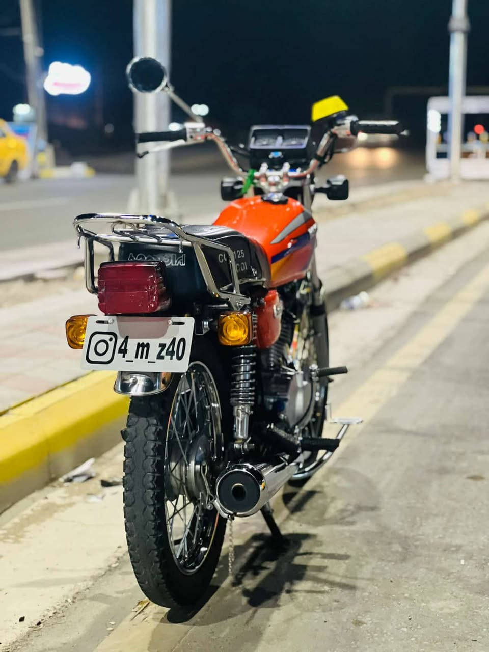 السلام عليكم دراجه للبيع موديل 17 تعمير 23 اوراق اصولي نظيفه ارشه محرك نامه خير من الله سعر خاص او نتصال مكاني واسط  انوار  المو شراي لا يتعبني دراجه حلوه*********** خاص مفتوح
