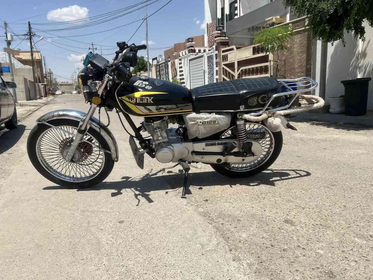 سلام عليكم دراجه للبيع موديل ٢٤نضافه فوال اي نقص مابيهه كهربائيات كله شغال دشبول شغال محرك اصبانه مامطغوغ سعر ٥٥٠وبي مجال انشالله رقم ***********
