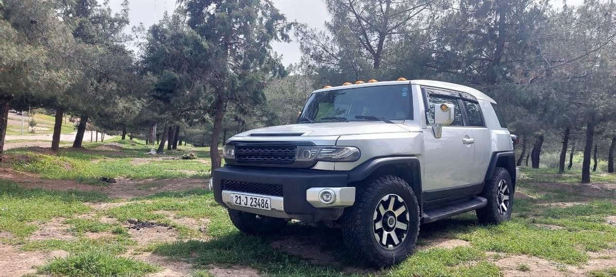 تويوتا FJ كروزر 2010 – لون رصاصي – دفع رباعي (4×4) محدث 2020
• الماركة: تويوتا

• الموديل: FJ Cruiser

• سنة الصنع: 2010

• اللون: رصاصي

• نظام الدفع: رباعي دائم (4×4)

• المحرك: V6 سعة 4.0 لتر

• عدد الأسطوانات: 6 سلندر

• القوة: 259 حصان

• عزم الدوران: 380 نيوتن.متر

• ناقل الحركة: أوتوماتيك 5 سرعات

• الوقود: بنزين

• سعة خزان الوقود: 72 لتر

• عدد المقاعد: 5 ركاب

• عدد الأبواب: 5 أبواب

المواصفات والتجهيزات:

* دبل ثقيل وخفيف للطرق الوعرة.

* قفل دفرنس خلفي (Rear Differential Lock).

* نظام التحكم بالجر (A-TRAC).

* نظام الثبات الإلكتروني (VSC).

* نظام مانع انغلاق المكابح (ABS).

* وسائد هوائية أمامية وجانبية.

* مثبت سرعة.

* مرايا كهربائية.

* نوافذ كهربائية.

* تكييف هواء قوي.

* نظام صوتي مع شاشة ايباد كاربلاي و أندرويد اوتو

* جنوط ألمنيوم.

* كشافات ضباب.

* عتبات جانبية.

* إطار احتياطي خلفي.

* حساسات ضغط الإطارات.

* مقود متعدد الاستخدامات.

بدون صبغ كلين تايتل بدون دواخل 

*سعر ( ١٩٠$ ) بي مجال 

‏📱***********
