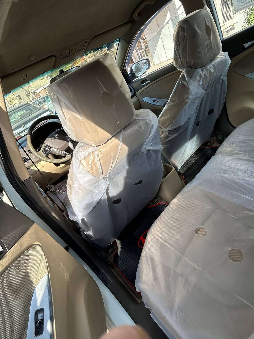 السلام عليكم
هونداي اكسنت خليجي
موديل 2012
كير مكينه كله بشرط
سياره كامله من كل شي حداديه كله جديده 
بيه مكانت بارد + صبغ بسيطات 
السعر 88 وبيه مجال بسيط 
مكاني السايره بغداد الوزيريه 
تحويل وين ميعجبك 
***********
