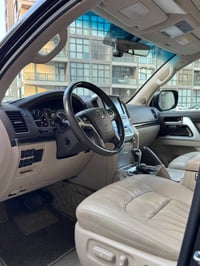 لاندكروز 2021 VXS ساز رقم بغداد تحويل مباشر   ماشيه 86 الف / كم   السي...