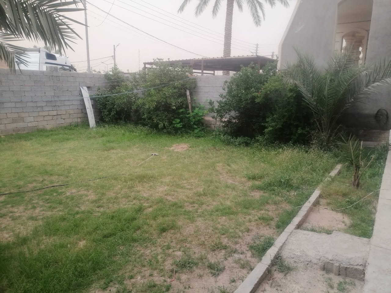 بيت للبيع في الفلوجه حي جبيل قرب شارع ٦٠ المساحه ٣٥٠ واقع حال ٦٠٠ متر شارع ٢٠ طابق واحد بناء ملك صرف  طابوق يحتوي على ٢غرف نوم وصاله ومطبخ ستقبال صحيات داخلية و خارجية السعر ١٩٠ مليون وبي مجال بسيط للاستفسار مراجعة مكتب القمه للعقار او الاتصال على الأرقام التاليه *********** ***********
