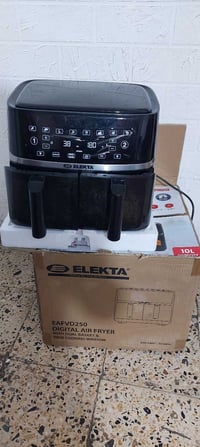 قلايه هوائيه رقميه للبيع خانتين ١٠ لتر جديده استخدام مره وحده سعرها ٩٠...