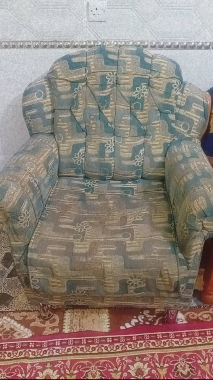 تخم للبيع١٠٠ وبي مجال عنوان بلديات ***********
