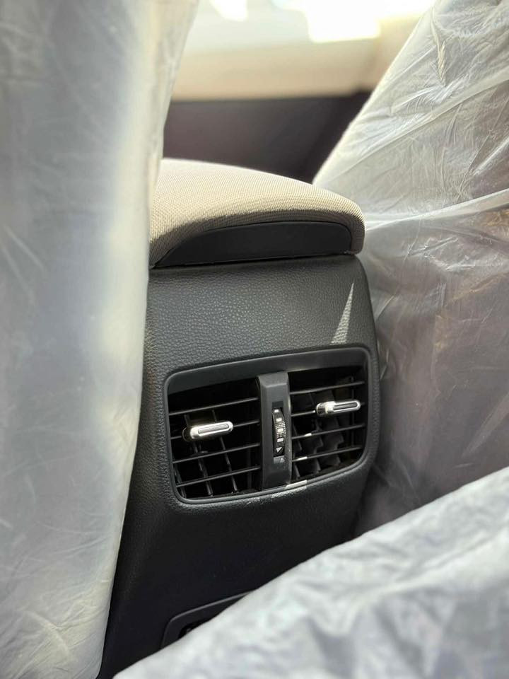 السلام عليكم
تويوتا كورلا 2023 خليجي ضمان شركة SAS 
بصمة تشغيل وابواب وصندوق
قطعتين تبريد
تحكم أستيرن + شاشة ديجيتال
حساسات أمامية خلفية + نظام سبورت
شاحن واير ليس + مري شفط
دوشمة كشنات مخمل
مكفولة كفالة عامة بدون اي قطرة صبغ
رقم سليمانيه سنوية باسمي تحويل ثاني يوم
ماشية 49000 
بغداد / الحبيبية
***********
