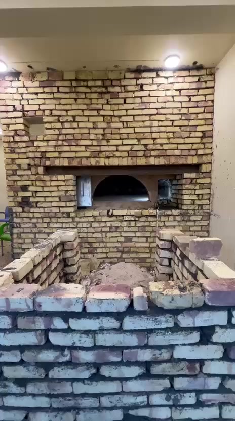 للاستفسار والاتصال*********** يوجد واتساب
بسم الله الرحمن الرحيم
تريد فرن يبيض الوجه ويخدمك سنين سنين؟ تعبت من ضياع الحرارةوصرف الغاز الزايد؟ 🧐🔥
إحنا مو بس نبني، إحنا أهل حرفة ووارثين المهنة أباً عن جد. الأسطى (أبو شهم النجفي ) يقدم لكم خبرة السنين بدقة متناهية وفن بشغل الطابوق الحراري وبناء الأفران المتقن.
شنو نقدملك؟
✅ أفران صمون (حجري وغازي): فصال هندسي مضبوط، يخلي الصمونة تطلع منفوخة ومكسبة وتفتح النفس.
✅ أفران بيتزا ومعجنات: للمطاعم والحدائق والبيوت، تصاميم حديثة وعزل حراري وتوزيع حرارة مثالي.
🛡️ الضمان: شغلنا مكفول بضمان حقيقي يوصل لـ 25 سنة على "الكورة" والبناء، لأننا نستخدم طابوق الدبان التركي الأصلي [4، 6].
الميزة الكبرى: نخلص لك العمل ونجهز الفرن وننهي البناء خلال يومين فقط! ⏱️✅
ليش تختار شغلنا؟
⚫️ إحنا أهلها: مهارة يدوية وخبرة متوارثة، يعني "شغل عتيك" وأصلي.
⚫️ نظافة ودقة: نلتزم بالموعد ونشتغل بضمير (شغل أمانة).
⚫️ توفير: نستخدم أحسن أنواع الطابوق الحراري حتى نقلل صرف الوقود ونحافظ على الحرارة.
📍 مكان العمل: نوصل لكل محافظاتنا العزيزة. 🇮🇶
#ابو _شهم _النجفي
