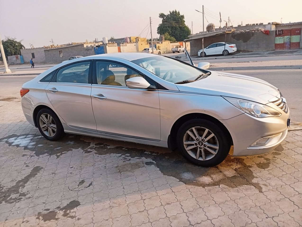 سلام عليكم
سوناتا موديل 14  متوم   خطين اصل غاز بانزين 
حاليا استخدم غااز لصرفيه سياره جاهزه من كلشي كشنات جلد سبير ما نازل مكينه وكير كارتون رقم وسنويه نكليزي سياره جاهزه تبريد ثلج كهربائيات كلهه شقاله شاشه بلازما 
 السعر 53 ومجال لجيه   بصره. الزبير 
رقم واتساب واتصال***********
