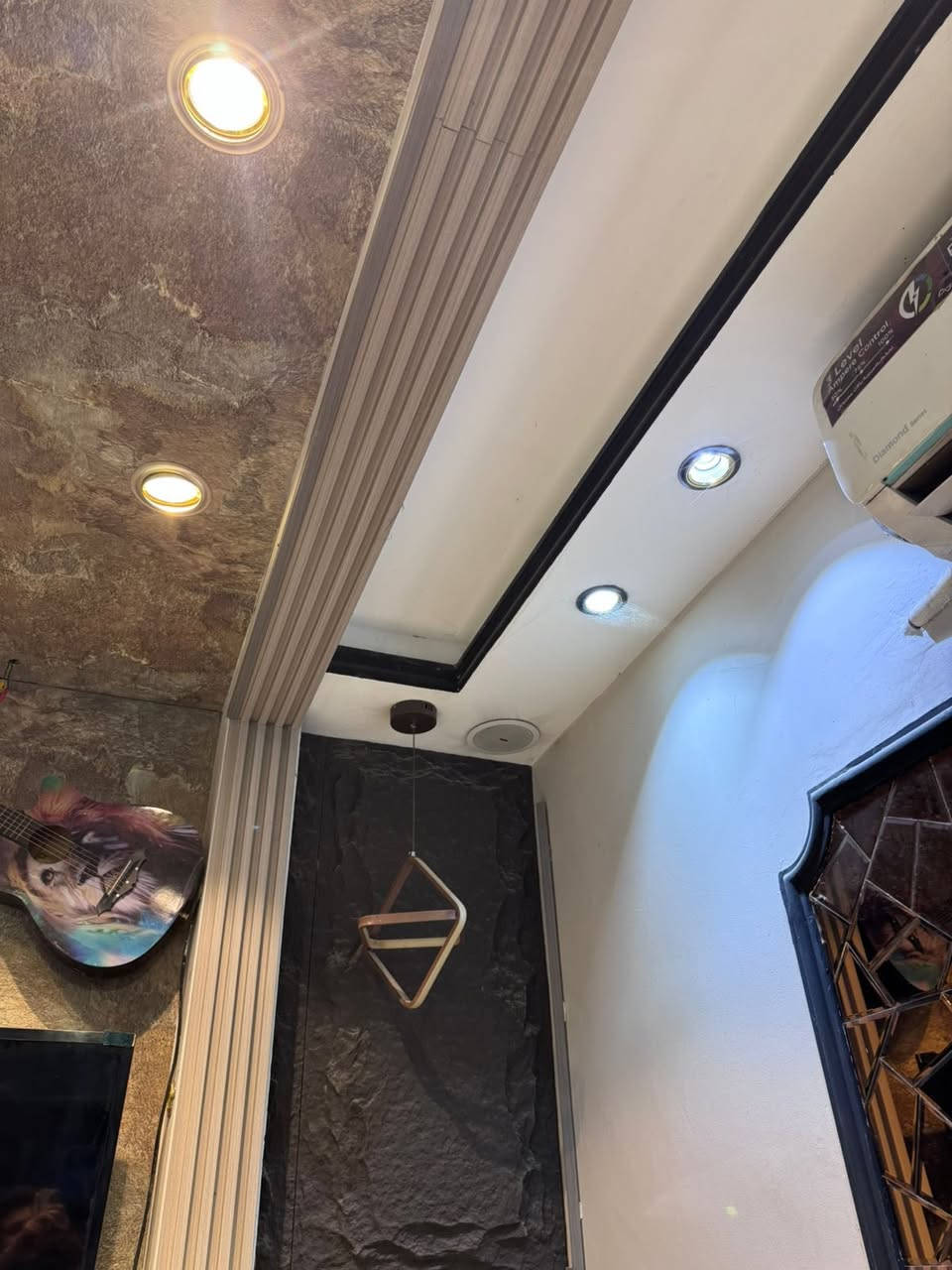 محل حلاقة كامل وجاهز من كلشي
بمنطقة شارع فلسطين قرب المجلس البلدي
معروض للبيع التفاصيل :

 خط كهرباء كامل وطني سحب
مياه حار بارد 
سبالت ثنين
وباقي الغراض والديكور مثل ما موضح بالصور
السعر المطلوب ( ٧ ) ملايين فقط
الايجار ( ٤٠٠ )

فقط تجي وتفتح وتتوكل 
واضمنلك كل زبائن المحل يجون يمك وخير من الله

للاتصال ***********
