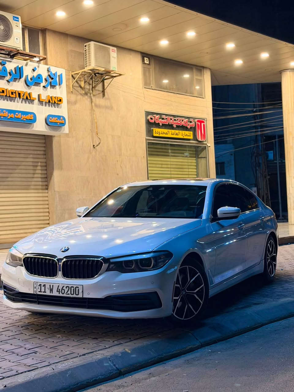 🔥 للبيع | BMW 530i xDrive SPORT Line | 2019 | فول مواصفات 🔥
المواصفات:
✅ موديل 2019
✅ محرك 2.0 Turbo
✅ xDrive
✅ Luxury Line
✅ اللون: أبيض
✅ داخلية جلد قرميدي (Cognac)
✅ العداد: 130,000 KM
✅ Clean Title
✔️ فتحة سقف
✔️ شاشة iDrive كبيرة
✔️ عدادات ديجيتال
✔️ 3 وضعيات قيادة (Eco Pro / Comfort / Sport)
✔️ مقاعد كهربائية مع خزن
✔️ تدفئة للمقاعد الأمامية
✔️ ستيرن تدفئة
✔️ تشغيل بصمة (Keyless Start)
✔️ صندوق كهربائي مع الفتح التفاعلي بحركة القدم (Hands-Free Tailgate)
✔️ فول رادارات
✔️ نظام النقطة العمياء (Blind Spot Monitoring)
✔️ حساسات أمامية وخلفية
✔️ مصابيح أمامية متكيفة تدور مع حركة 
الستيرن (Adaptive Headlights)
✔️وبعد هواي مواصفات 

🚗 السيارة نظيفة جداً، استخدام شخصي، ولا تحتاج أي مصروف، وجاهزة للفحص.

💰 السعر المطلوب: 29,000 دولار (قابل للتفاوض بالمعقول)

📍 الموقع: بغداد

📞 للتواصل و الاتصال
***********
