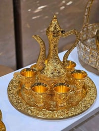 طقم ضيافة • نقوش ذهبية • دلة وفناجين