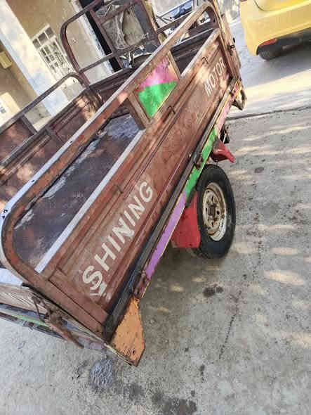 السلام عليكم ستوت للبيع موديل 2018 اوراق اصليه ماكينه 23 كهربائيات شغاله المكان الكفل سعر 900 وبيها مجال بسيط ***********
