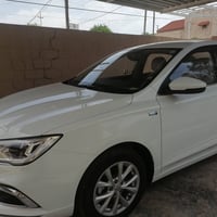 ام جي 5 • ٢٠٢٥ • شاشة وكاميرا