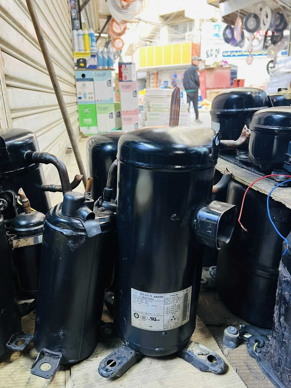 السلام عليكم بغداد سوق التبريد وصلتنة ماطورات جميع الحجام توصيل جميع المحافظات رقم الهاتف***********
