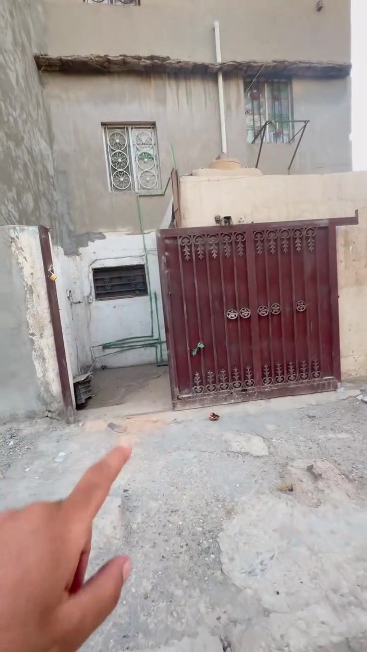 بيت للايجار
للاستفسار الاتصال بالرقم 
***********
موقع البيت شارع 12 قرب جامع فتاح باشا
