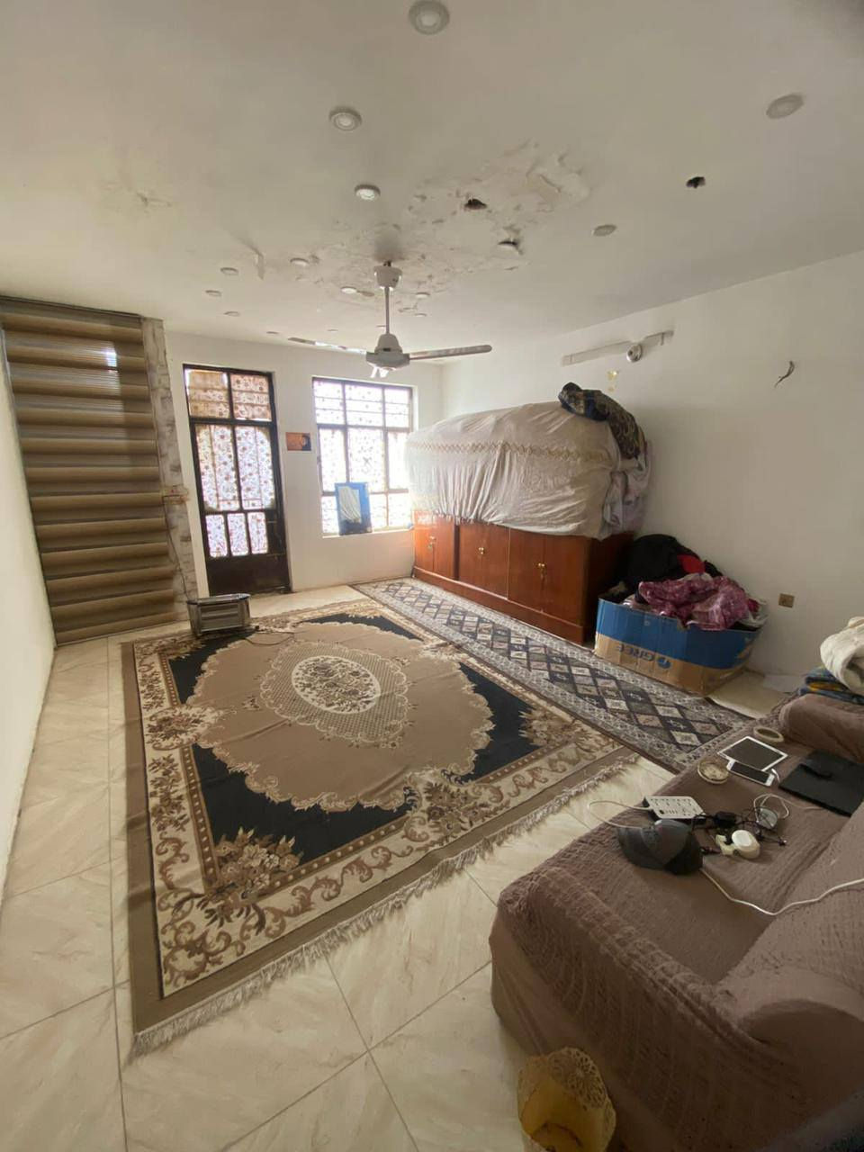 مشتمل للبيع مساحة 120متر واجهة 5 نزال 24 متر  استقبال حولي مطبخ خدمات
غرفة نوم طابق الثاني ثنين غرف نوم خدمات العنوان
الشعب حي جزائر المثلث 
للستفسار مكتب الاصدور للعقارات 
***********ابوعلي 
***********ابو كرار
