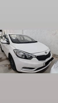 سيراتو 2014 للبيع  بيها جاملغ خلفي ايمن مصبوغ+ صبغ بالدور مال البانزين...