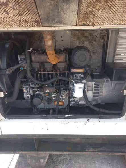 مولد لستر بتر ٣ سلندر
١٤ كيفي ٣ فيز  كاتم 
نظام اتو تشغيل واطفاء ذاتي
الانبار /الفلوجه ***********
