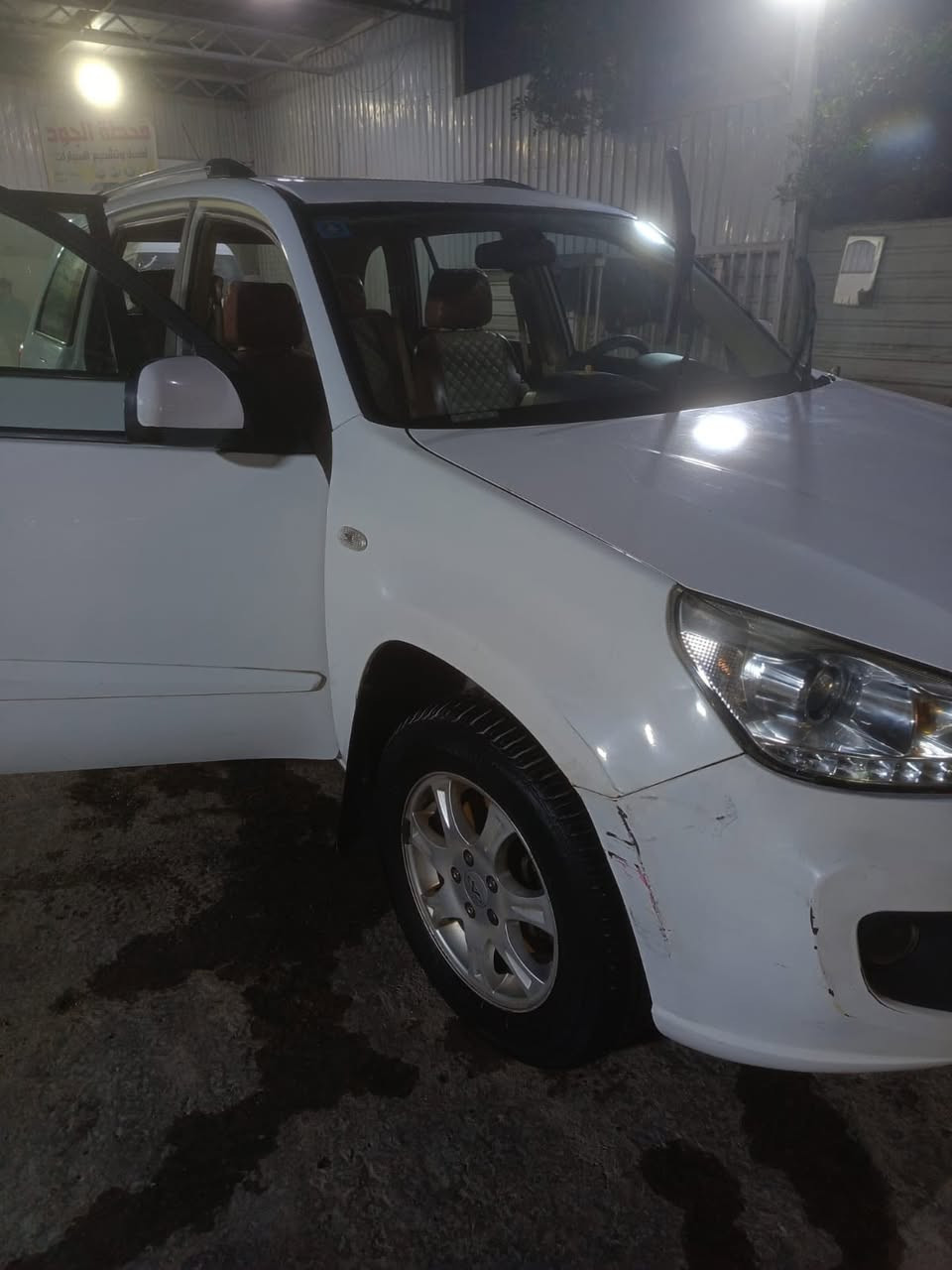 السلام عليكم 
تيكو 2013 
مكينة 1800 بيها خيط تبخير 
تخم تاير جديد شادة قبل 3 اشهر 
باتري جديد 
تبريدها ثلج شغال 
رقم بغداد انكليزي بأسمي تحويل ثاني يوم 
هزة جديدة سنوية 2029 
صدرها 50%
 بيها صبغ كد شبر بالبنيد 
بيها ضربة بالصندوك ضررها موضح بالصور
السعر 47 وبيها مجال 
مكان بغداد البلديات
***********
