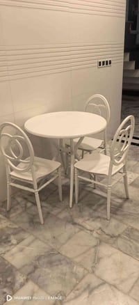 ميز طعام مع 3 كراسي بغداد نضيف بدون ضرر 07755112509