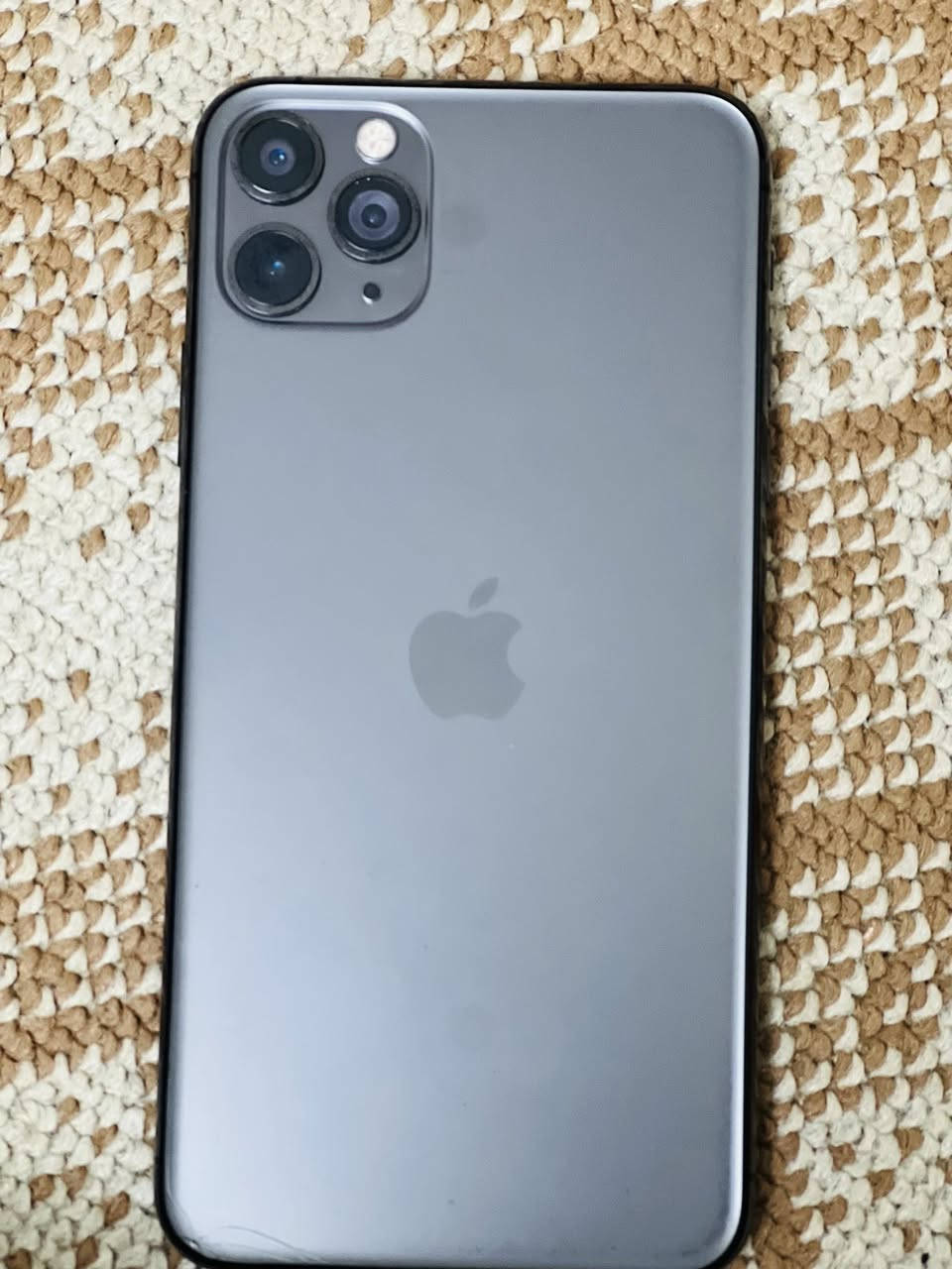 سلام عليكم.  11برو ماكس جديد نضافه100&.    بطاريه 100.                ذاكره. 256.  مشكله بس بصمه وجه عطلانه.   
   سعر 275 بس مجال لشراي .
 ***********
