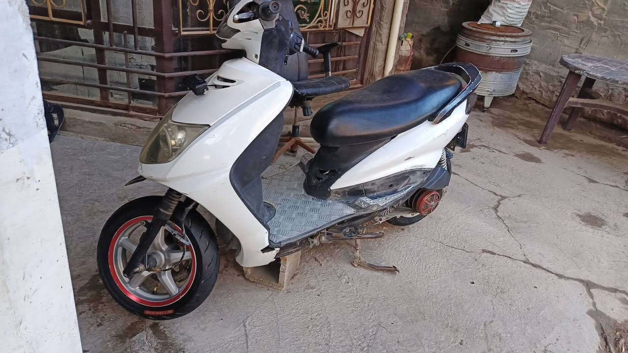 سلام عليكم دراجه للبيع سكنس 
المكان بغداد دورة ابيع طافيه 
السعر  125


**إذا كنت صاحب هذا الإعلان وتريد حذفه لأي سبب، رجاءا أرسل رسالة إلى الدعم الفني**