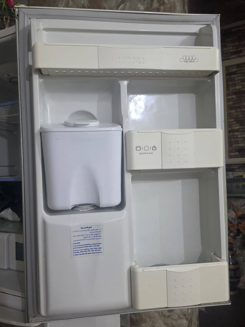 ثلاجه مجمده براد كلها موجوده بيها كلش زينه ب٤٥٠ قويه   ***********
