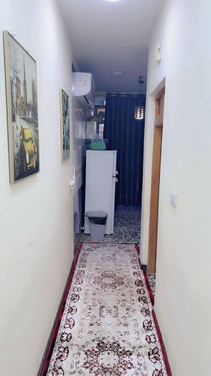 يعلن #مكتب_أكــــد_للعقار
دار 112 ونص متر للبيع واجهة 4.50 نزال 25
 مدخلين يحتوي  على هول صالة
منور مطبخ وخدمات عدد 2
غرف نوم عدد 3 
حي الجهاد ديوان الضباط 4 شوارع السعر جدا مناسب
للاستفسار ☎️ *********** واتساب
